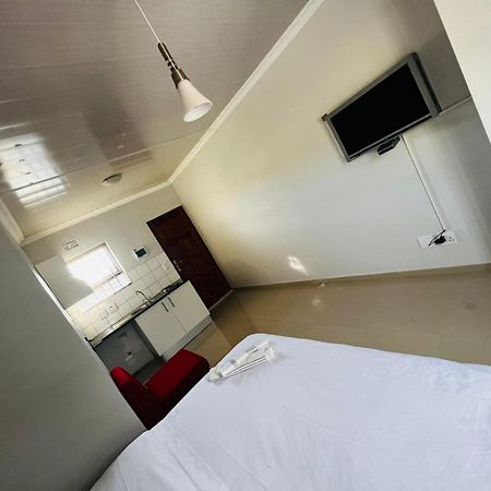 Victoria Guest Lodge Bellville Esterno foto