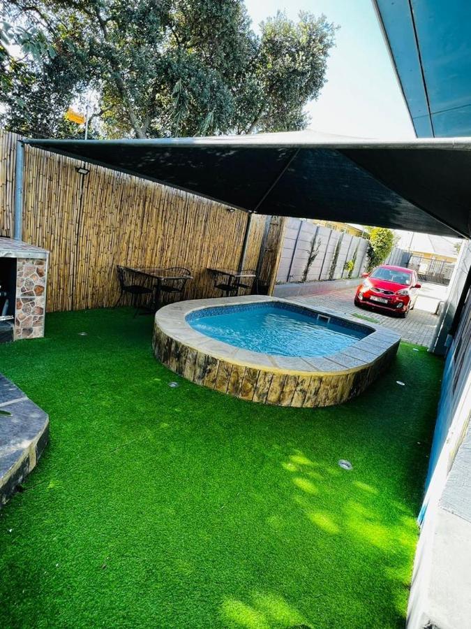 Victoria Guest Lodge Bellville Esterno foto